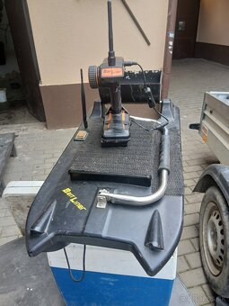 zavazacia lodka bait liner - 2