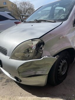 Predať Toyotu Yaris, na diely - 2