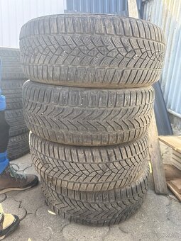 Good year 215/55R17 - 2