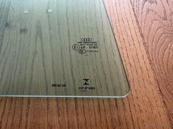 Pravé zadné sklo dverí Audi A4 B9 8W9 - 2