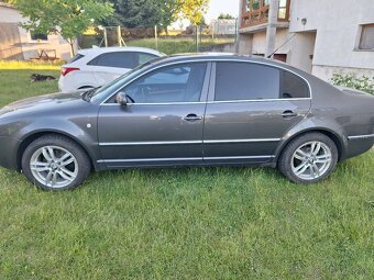 Superb 2.5 TDI automat 120kw. - 2