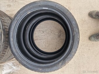 Predám pneumatiky 225/40 R19 93w - 2