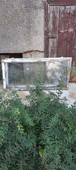 Darujem 6x male a 2x velke okna na hospodarsku budovu. - 2