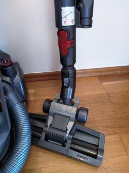 CYKLÓNOVÝ VYSÁVAČ DYSON - 2