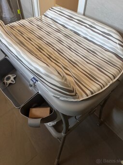 Prebaľovací pult s vaničkou chicco - 2