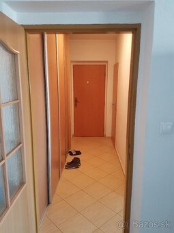 Dlhodobo prenajmem 1-izbovy byt v Koseci - 2