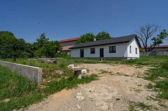 NOVOSTAVBA S VEĽKORYSÝM POZEMKOM PRI KOŠICIACH, 950 m², VAJK - 2