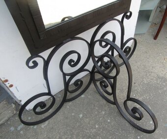 ZRKADLO V KOVOVOM STOJANE - 2