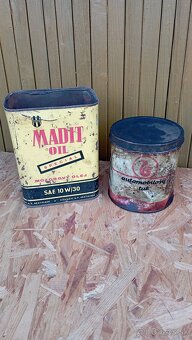 Staré plechovky od oleja... - 2