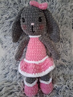 Háčkovaná hračka- zajačica - 2