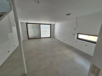 4 izbový byt v dvojdome so záhradou v Jarovciach - 2