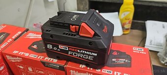Plochá flexa Milwaukee, baterka Forge 8Ah - 2