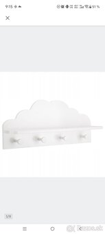 Polička so 4 vešiakmi - 2