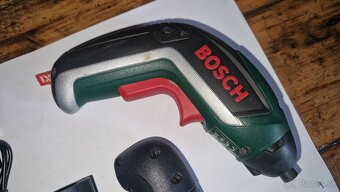 Bosch IXO + excentrický a uhlový nadstavec - 2