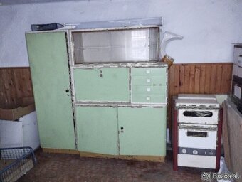 Kredenc a drevené poličky - 2