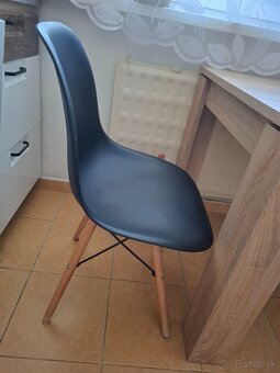 Predám kuchynský stôl a dve stoličky - 2