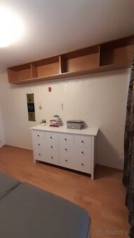 Predáme policovú zostavu - 2