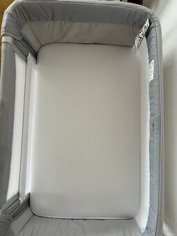 CHICCO Postieľka Next2Me Magic Evo – Grey Mist - 2