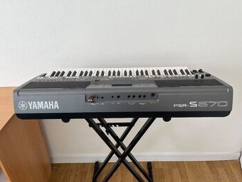 Yamaha PSR - S670 + stojan - 2