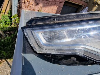 Ľavé predné svetlo Audi A6 C7 poškodené - 2