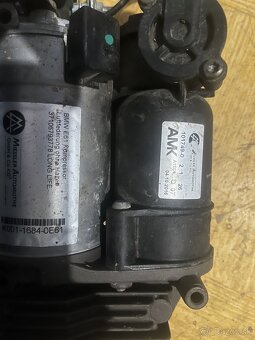 Kompresor vzduchového podvozku BMW e61 - 2