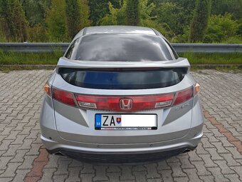 Predám Honda Civic 1.6i 5dverová s automatickou prevodovkou - 2