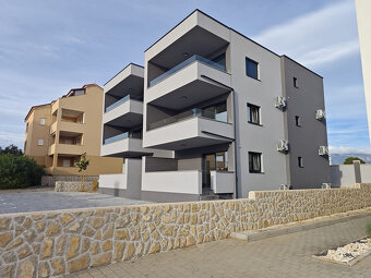 Chorvátsko-Trojizbový moderný apartmán s výhľadom na more - 2