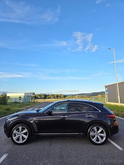 Infiniti QX70 S - 2
