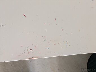 darujem biely písací stolík - 2