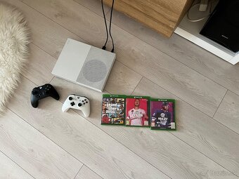 Xbox one S 1TB dva ovládače, 3 hry-TOP CENA - 2