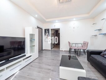 REZERVOVANÉ 2 a pol izbový byt s loggiou - zariadený - 61 m2 - 2