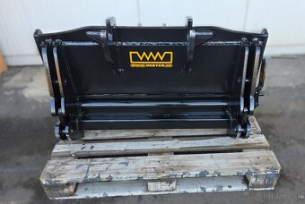 Predný rýchloupínač na traktorbáger Mecalac / Terex TLB990 - 2