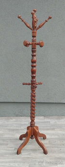 Vešiak drevený vintage. - 2