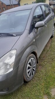 toyota corolla verso - 2