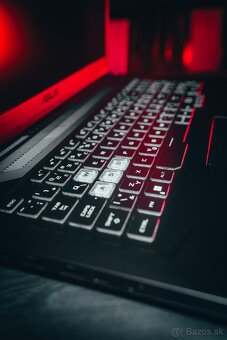 Predám notebok Asus FX706 - 2