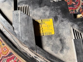 Predam predne svetla z volva v50 - 2