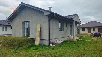 REZERVOVANÉ - Novostavba - 3 izbový bungalov v obci Horovce - 2