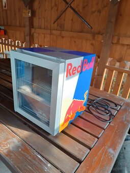 Predám mini chladničku red bull - 2