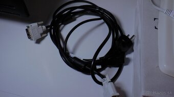 Predám LCD monitor HP - 2