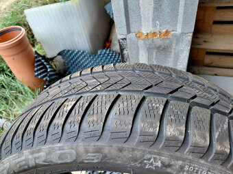1x zimna Pirelli 245/45R18 - 2