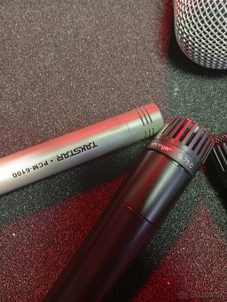 Mikrofóny na bicie plus káble. - 2