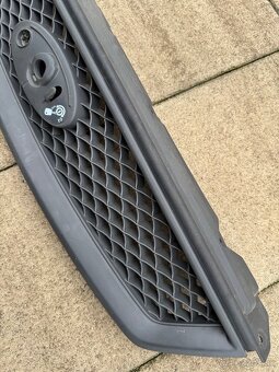 Ford Focus mk2 predná maska - 2