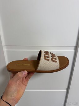 Miu Miu appliqué-logo slides - 2