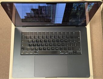 Apple Macbook Air M2 15” poškodený displej - 2