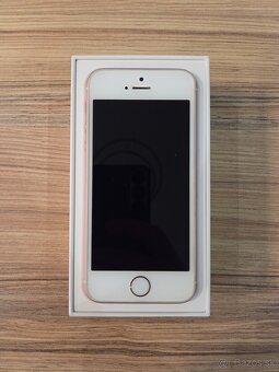 Apple iPhone SE (2016) - 2