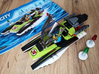 LEGO City 60114 Pretekársky čln - 2