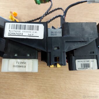 Renault Clio II 1998-2012 prepínač 8200634234 - 2