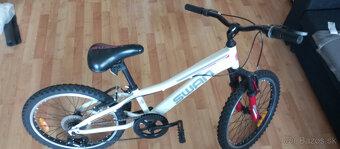predám dievčenský horský bicykel - 2