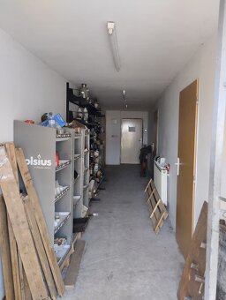 819 m2 samostatne stojaca hala s kanceláriou a 1izb. bytom - 2