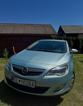 Opel Astra 2010 - 2